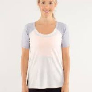 Lululemon Spincity Tee Heathered Polar Cream / Silver Slate Size 4?